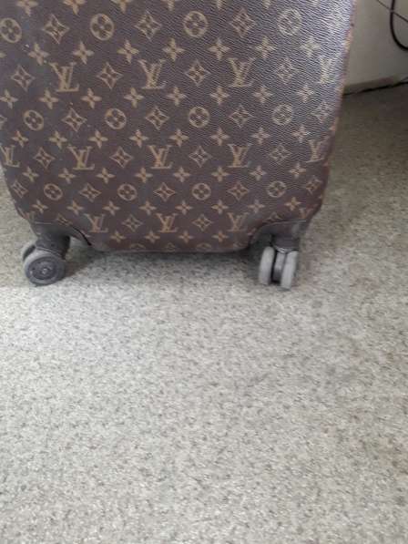 Продам чемодан Louis Vuitton оригинал в фото 5