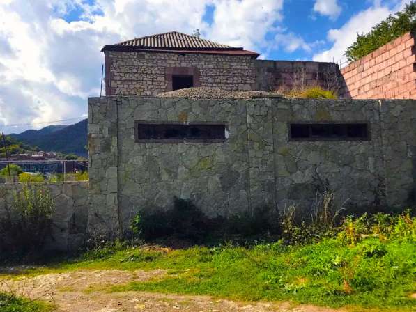 Երկու հարկանի քարե տուն Գետափնյա փողոցում Դիլիջանում в фото 11