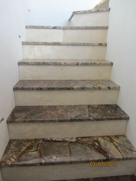 Лестницы из натурального камня мрамора и гранита в Красногорске фото 6