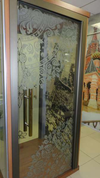 Стеклянные двери и входные группы из стекла в Омске фото 3