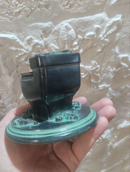 Миниатюрная инсталляция«Унитаз» в Москве фото 13