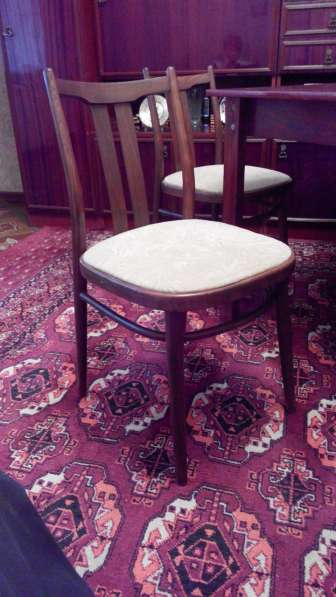 Стол со стульями для гостиной в фото 3