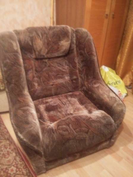 Отдам бесплатно диван-книжку бу и кресло бу в Калининграде
