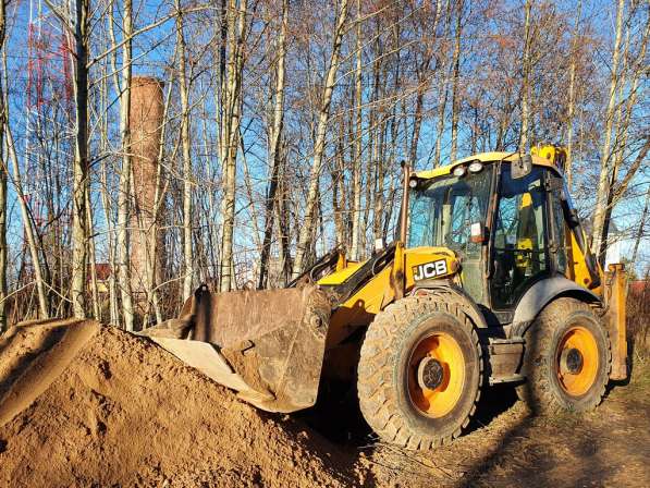 Экскаватор-погрузчик JCB 4CX 2011 года в Санкт-Петербурге