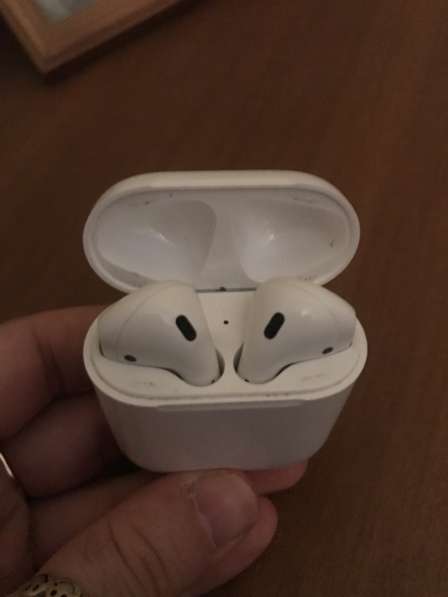 Airpods оригинальные б/у в Москве фото 3