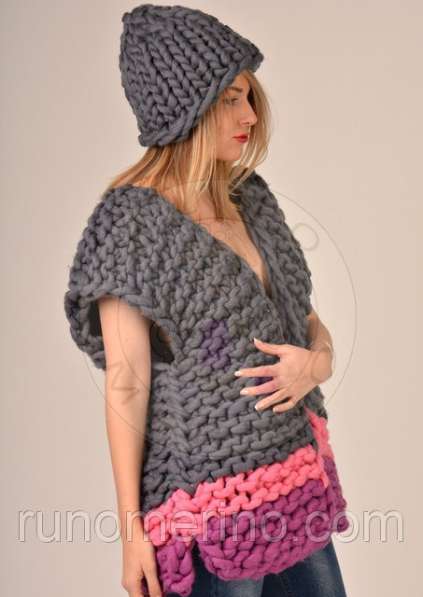 Жилетка из толстой пряжи в фото 12