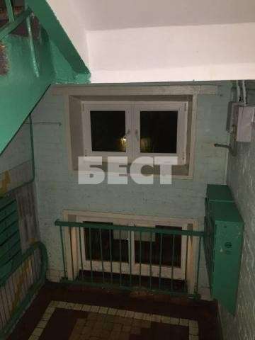 Продам двухкомнатную квартиру в Москве. Жилая площадь 45 кв.м. Этаж 2. Есть балкон.
