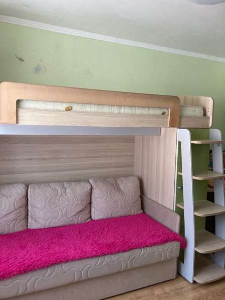 Продам детская мебель:кровать, матрац, комод, пенал, стол. С в Артеме
