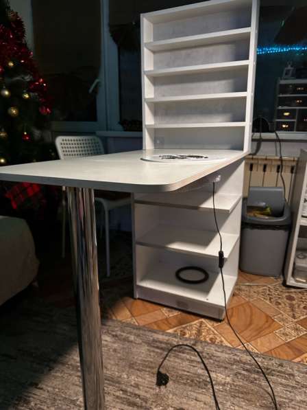 Маникюрный стол