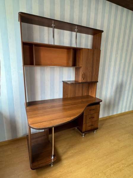 Стол компьютерный