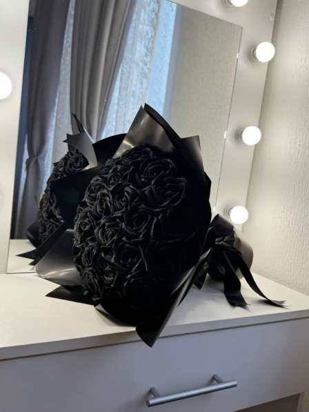 Букет из атласных роз в Сургуте