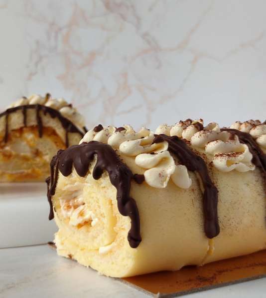 Ролл-Кейк с абрикосом и шоколадным декором в Магнитогорске фото 6