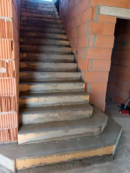 Изготовление железо-бетонных лестниц для коттеджа в Ульяновске фото 7