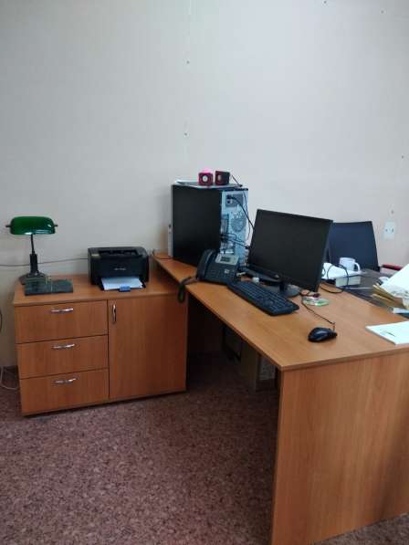 Продам офисный стол с тумбой в Иванове
