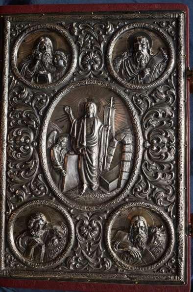 Старинное напрестольное Евангелие в серебряном окладе. 1757г