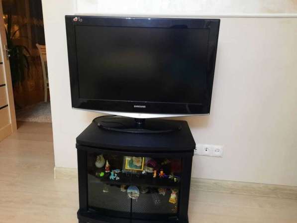 Продам телевизор Самсунг диагональ-108 см с тумбой -подставк в 