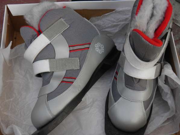 Абсолютно новые, утеплённые ботинки для лыжного спорта