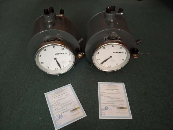 Счетчики газа ГСБ-400 и манометры