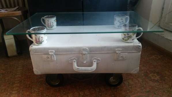 Кофейный стол из винтажного чемодана в Москве фото 3