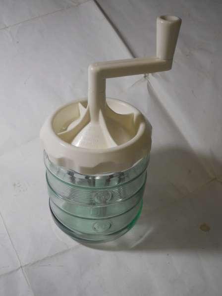 Кремосбивалка механическая