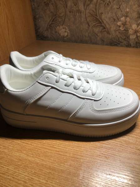 Белые кроссовки в Махачкале фото 4