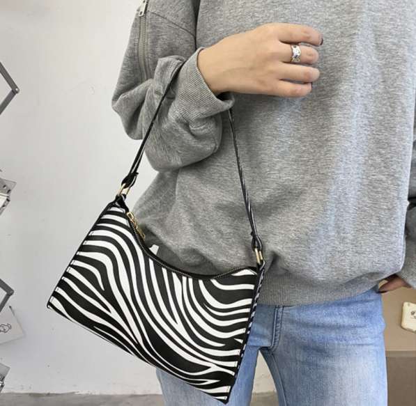 Модная женская сумка с принтом зебры в Санкт-Петербурге