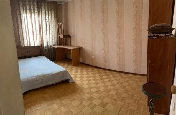 Продается 2 комнатная квартира в центре города Бишкек в фото 4