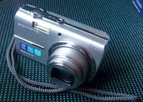 Цифровая фотокамера OLYMPUS FE-200, б. у как новая