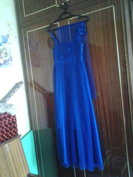 Синее длинное платье