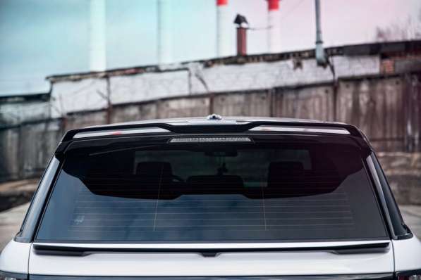 Custom trunk mid spoiler for Land Rover Range Rover Sport в фото 6