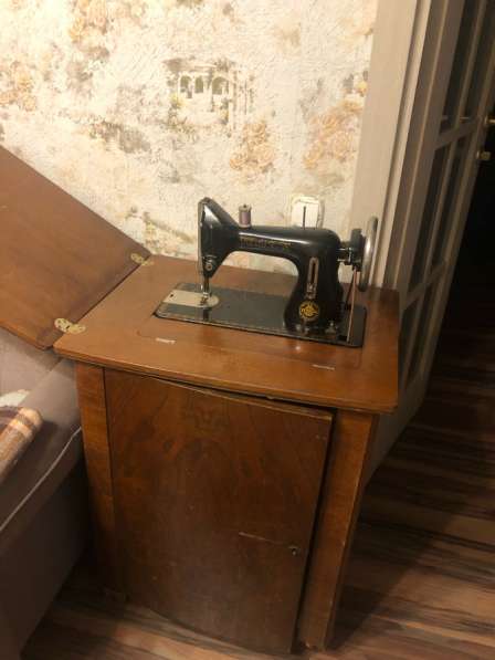Продается ножная швейная машинка в Москве фото 4