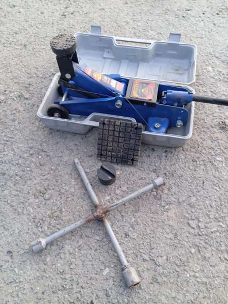 Эвакуация автомобилей Тюмень помощь на дороге в Тюмени