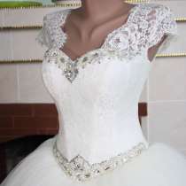 Свадебное платье новое с маленьким рукавчиком, в Симферополе