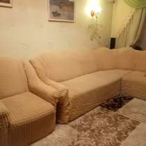 Продам угловой диван с креслом и чехлами, в Волгограде