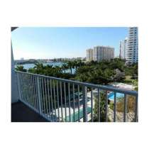 Просторная квартира на 6-м этаже с видами на озеро, в г.Aventura