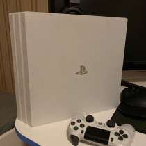 PS4 Pro + 8 игр, в Пушкине