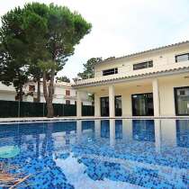 Вилла класса люкс, с видом на море, на побережье Коста-Брава, в Санкт-Петербурге