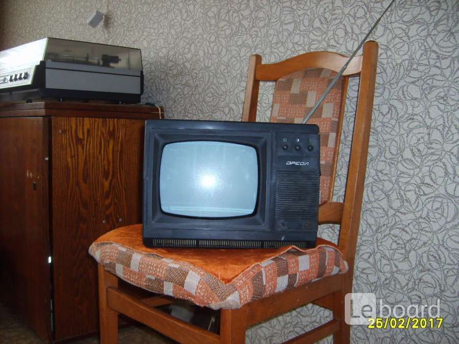 Авито саратов телевизоры. Телевизор Трони. Телевизор черно-белый Саратов. Старый телевизор Саратов. Маленькой кинескопный телевизор ч\б.