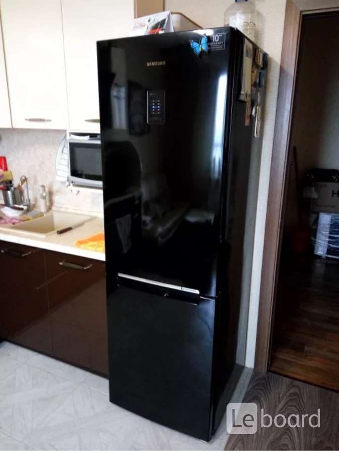 Холодильник черный с морозильником. Холодильник Samsung rb34t670fbn чёрный. Холодильник Samsung черный стекло rb34t670fbn. Холодильник самсунг 37 черный. Холодильник с морозильником Samsung rb34t670fbn/WT черный.
